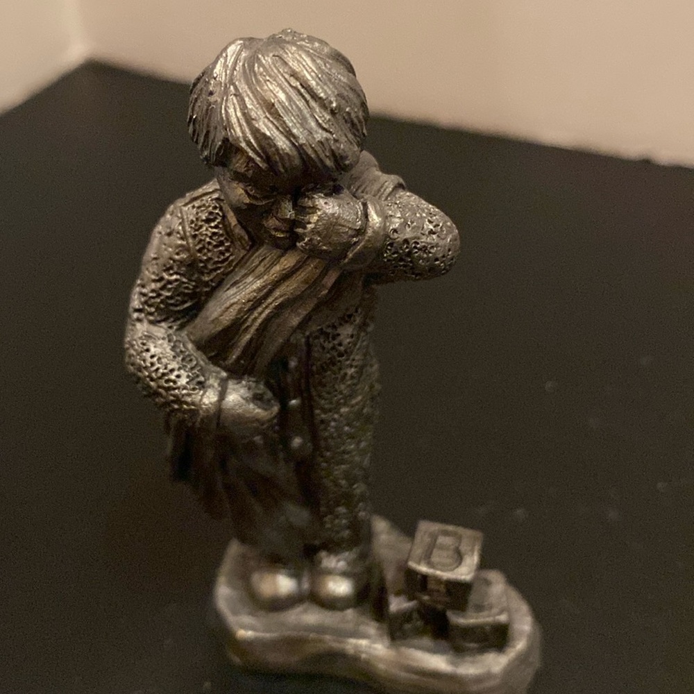 VTG 1993 Michael Ricker pewter tired sleepy child w/ blanket figurine signed